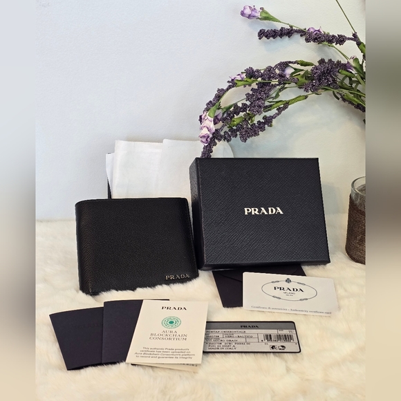 NWT❤️Prada Black Navy Vitello Micro Grain Leather Men Wallet - Picture 1 of 14